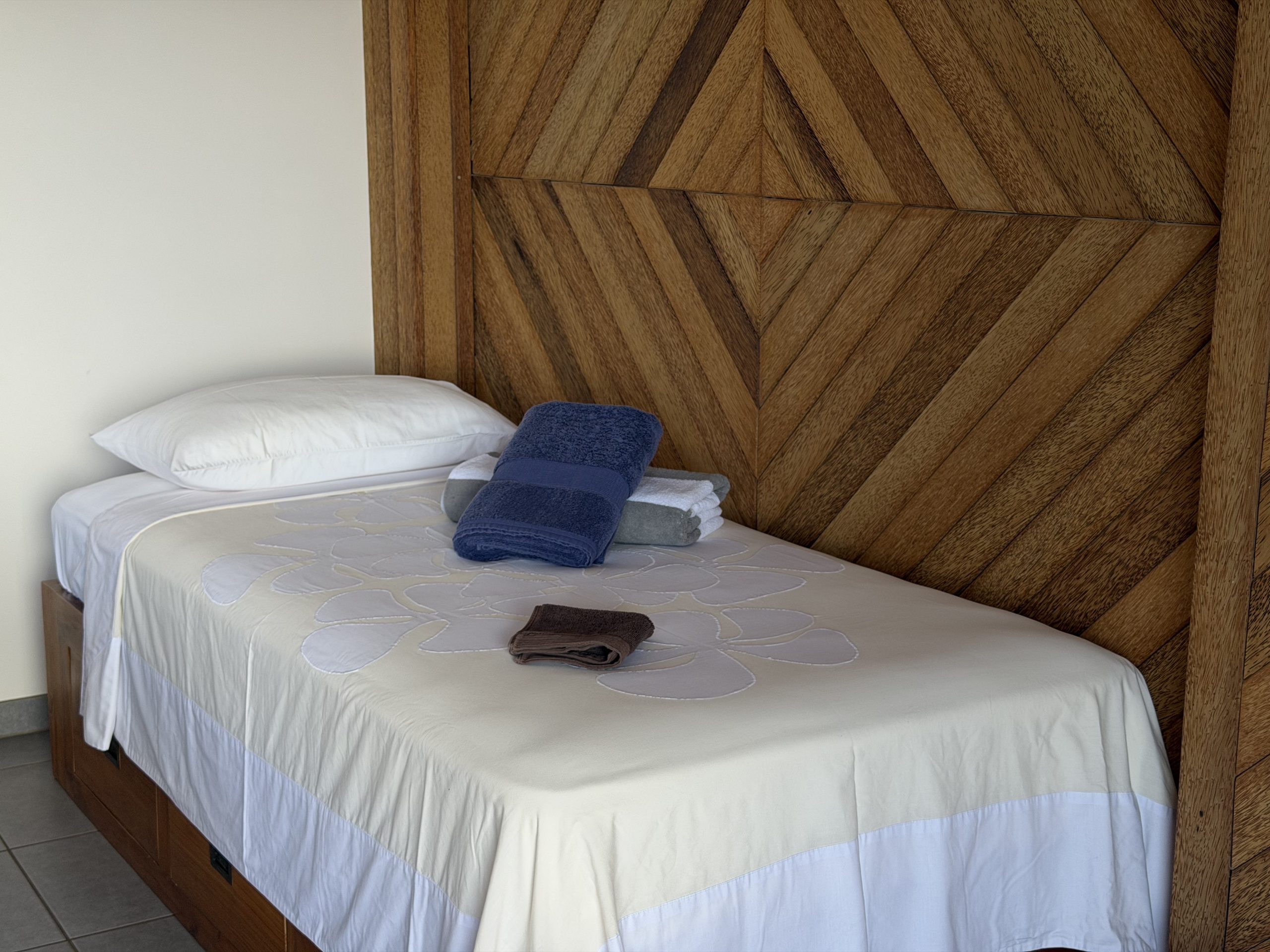 lit 1 place bungalow vaitoare