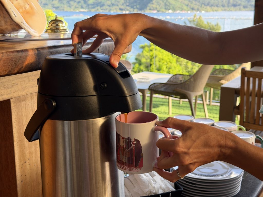 café sur le terrasse